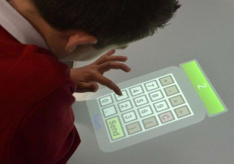 Bàn công nghệ cao giúp trẻ học tốt môn toán