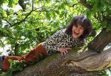 Gặp lại người phụ nữ “sống với đàn khỉ” trong rừng từ lúc lên 5