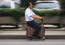 Nông dân Trung Quốc chế vali thành xe scooter