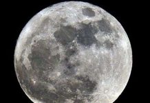 Nước trên Mặt trăng nhiều tương đương Trái đất