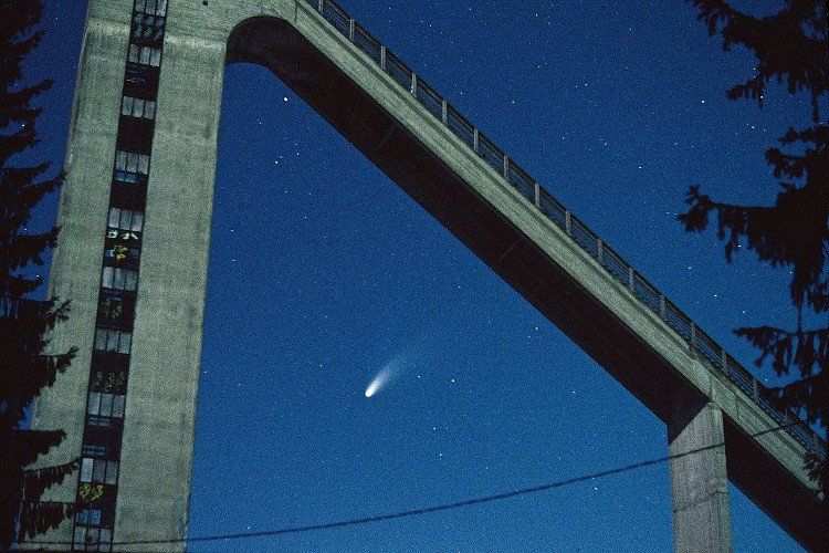 Ngắm đại sao chổi tỏa sáng rực rỡ trên bầu trời suốt 18 tháng