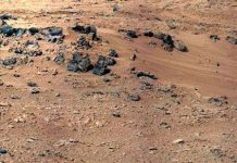 Robot Curiosity phân tích cát trên sao Hỏa Robot Curiosity phân tích cát trên sao Hỏa