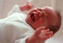 Cha, mẹ rành tiếng khóc của con như nhau