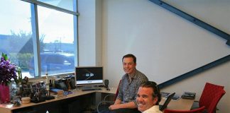 Bàn làm việc giản dị đến khó tin của các thiên tài trên thế giới