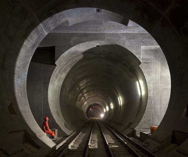 Hầm đường sắt dài nhất thế giới hoàn thành sau 7 thập kỷ