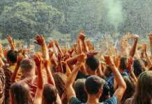 Trời mưa ở mọi nơi trên thế giới có giống nhau hay không?