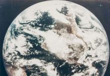 Bức ảnh màu đầu tiên chụp hình trái đất