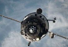 Tàu vũ trụ Nga bốc cháy khi lao xuống Trái Đất Tàu vũ trụ Nga bốc cháy khi lao xuống Trái Đất