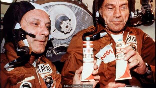 Tại sao các phi hành gia bị cấm uống rượu ngoài không gian?