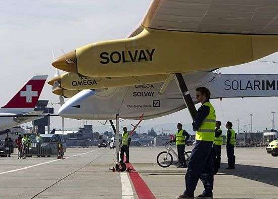 Máy bay năng lượng mặt trời bay vòng quanh Thụy Sĩ