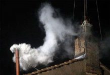 Vén màn bí mật tạo khói của Tòa thánh