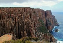 Giả mã những trụ đá kỳ lạ dọc bờ biển Australia