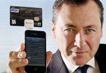 Gắn thẻ tín dụng vào điện thoại di động để thanh toán