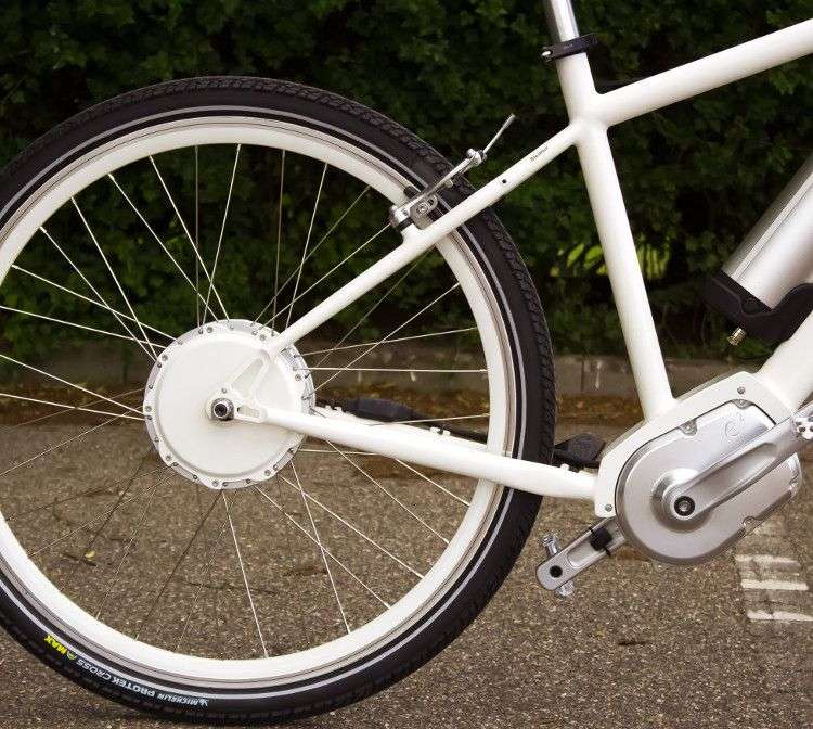 Bike2: Xe đạp không xích, sạc pin bằng cách đạp như bình thường