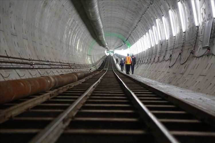 Robot 300 tấn hoàn thành hầm metro đầu tiên ở Việt Nam sớm một tháng