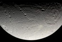 Phát hiện bất ngờ về khoảng trống không gian trên Sao Thổ