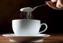 Vì sao nhiều người thích cho đường vào cà phê?
