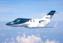 Máy bay Honda cất cánh