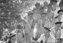 Áo sọc ngang - từ trang phục của thủy thủ đến biểu tượng kinh điển