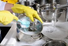 Tin "mừng": Chăm rửa bát, giặt quần áo sẽ giúp phụ nữ sống thọ hơn