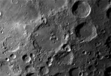 Trên Mặt trăng nhiều miệng núi lửa khổng lồ