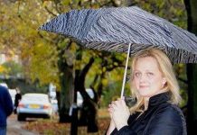 Người phụ nữ dự báo được mưa, bão nhờ... đau đầu