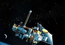 Quay được cảnh vệ tinh của NASA đang rơi trong vũ trụ Quay được cảnh vệ tinh của NASA đang rơi trong vũ trụ