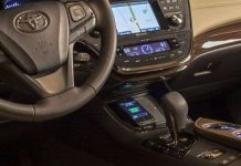 Sạc pin không dây trên ô tô