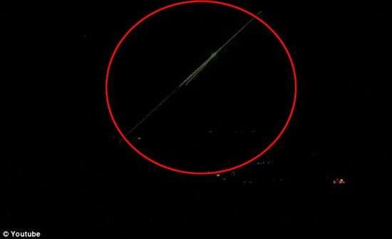 Khoảnh khắc vệ tinh của NASA rơi xuống Trái Đất
