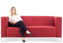 "Bắt thóp" tính cách người khác qua 12 kiểu ngồi ghế sofa