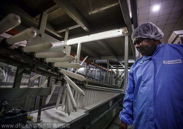 Khám phá bên trong nhà máy sản xuất bao cao su lớn nhất thế giới
