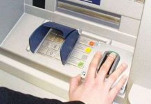 Rút tiền ATM bằng một ngón tay