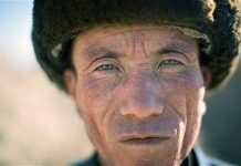 Bí mật về 'làng mắt xanh' tại Trung Quốc