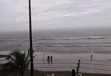 Người phụ nữ bị sét đánh trúng đầu ngay trên bãi biển