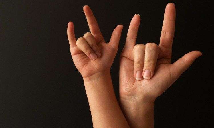 Sử dụng ngôn ngữ bằng tay giúp trẻ sáng tạo hơn