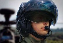 Mũ bảo hiểm giúp nhìn xuyên máy bay