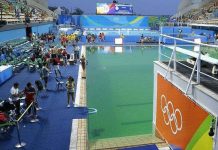 Hồ bơi Olympic vẫn xanh rì và giờ bắt đầu bốc mùi thối