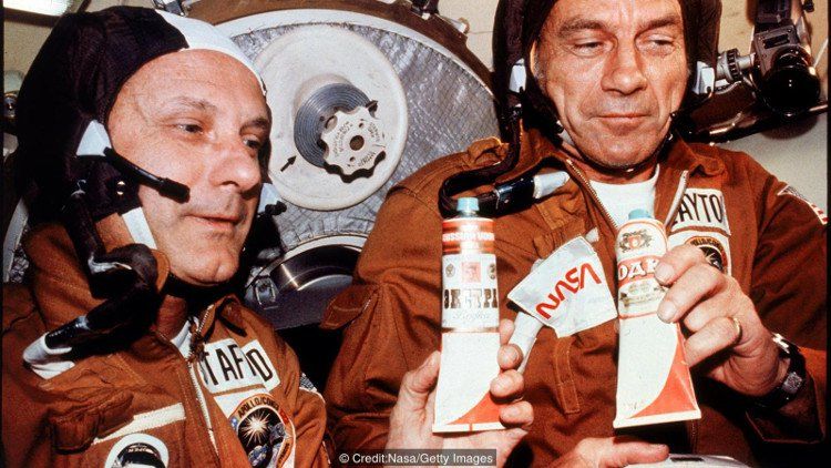 Tại sao các phi hành gia bị cấm uống rượu ở ngoài không gian?