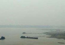 Những "dị nhân nông dân" săn báu vật dưới đáy sông Hồng