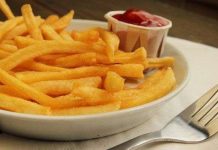 Sự thật bất ngờ: Món khoai tây chiên cắt lát ra đời từ mối "thâm thù cá nhân"