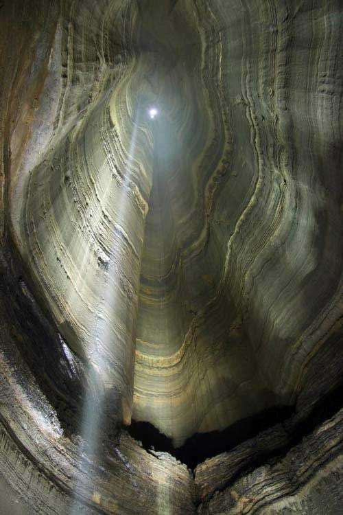 Những hang động kì vĩ nhất thế giới