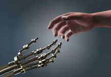 Quan hệ phức tạp giữa người và robot