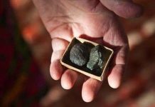 Thiên thạch Nga biến thành “vàng mười” Thiên thạch Nga biến thành "vàng mười"