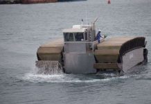 Mỹ "khoe" siêu xe tăng chạy trên mặt nước