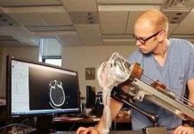 Robot hút máu đông khỏi hộp sọ