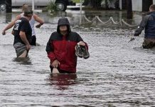 Những việc "buộc phải nhớ" khi ra ngoài ngày mưa bão