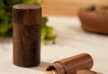 Vì sao người Nhật dùng tăm xong lại bẻ đuôi tăm?