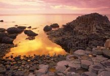 Sự tạo thành cột đá lục giác trên "Con đường của người khổng lồ"