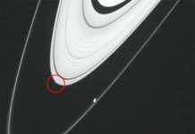 Sao Thổ có mặt trăng sơ sinh