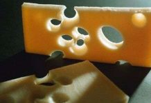 Tại sao pho mát có lỗ?